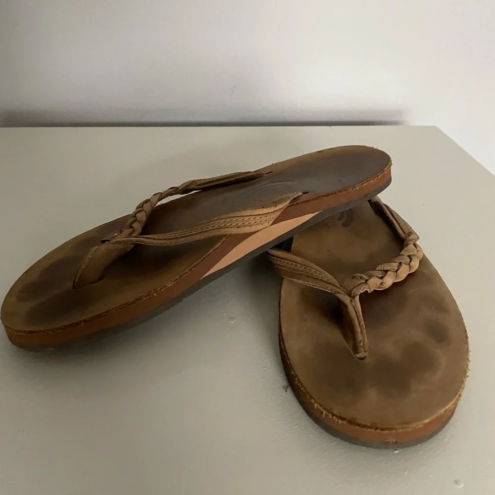 (SOLD!) 🤗 🌈 Rainbow 'Flirty' Braided Leather Flip Flop, size 7, hardly worn! - Picture 7 of 10